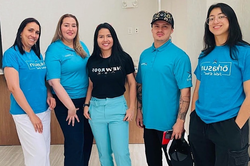 Leidys Quiñonez and her roofing crew.