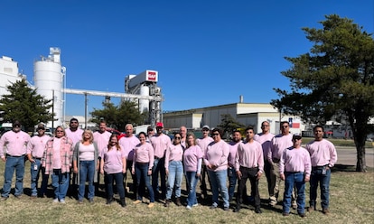 GAF volunteers gather in front of the Ennis, TX plant to celebrate Breast Cancer Awareness.