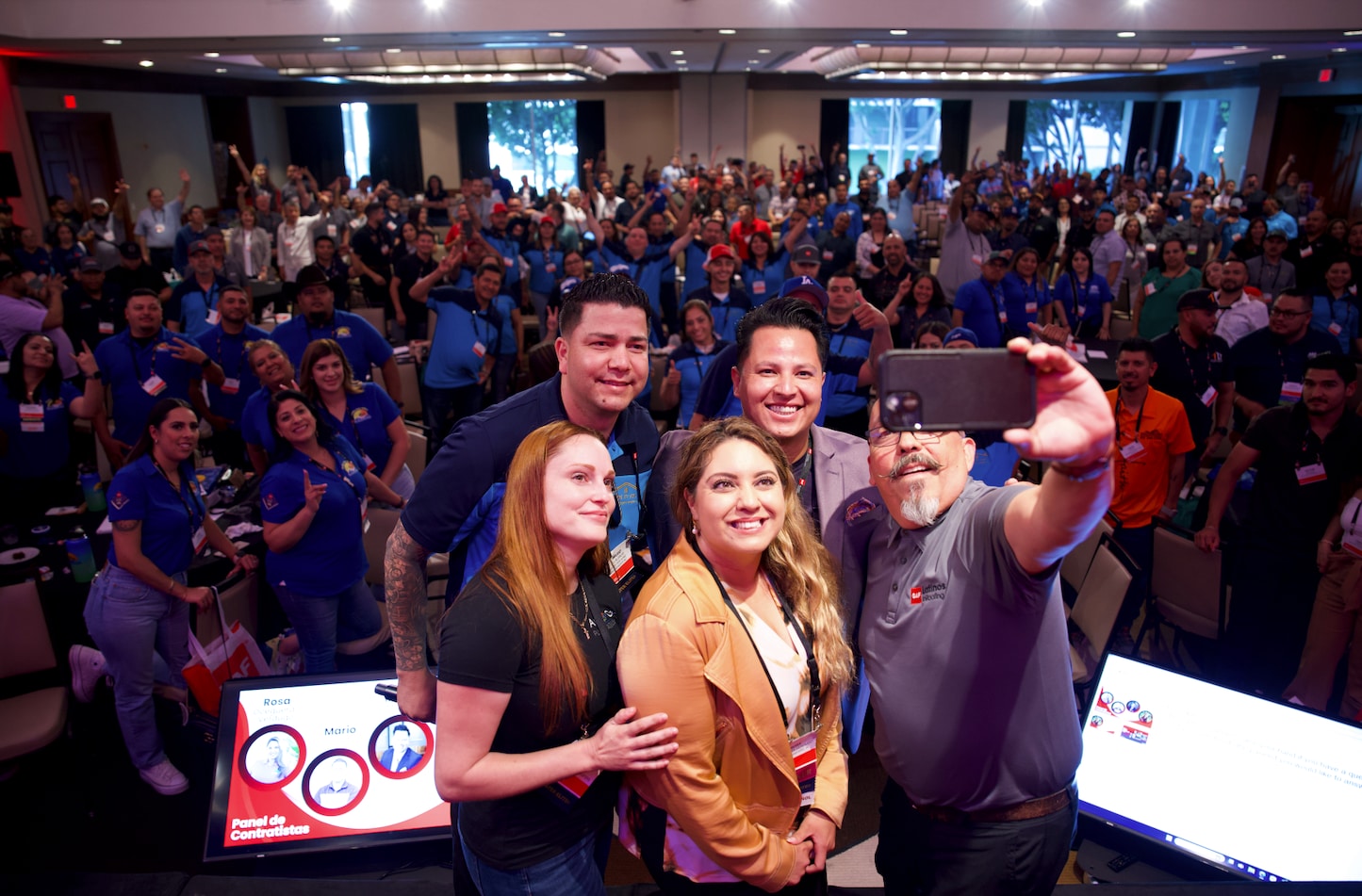 Group selfie at Latinos in Roofing 2024