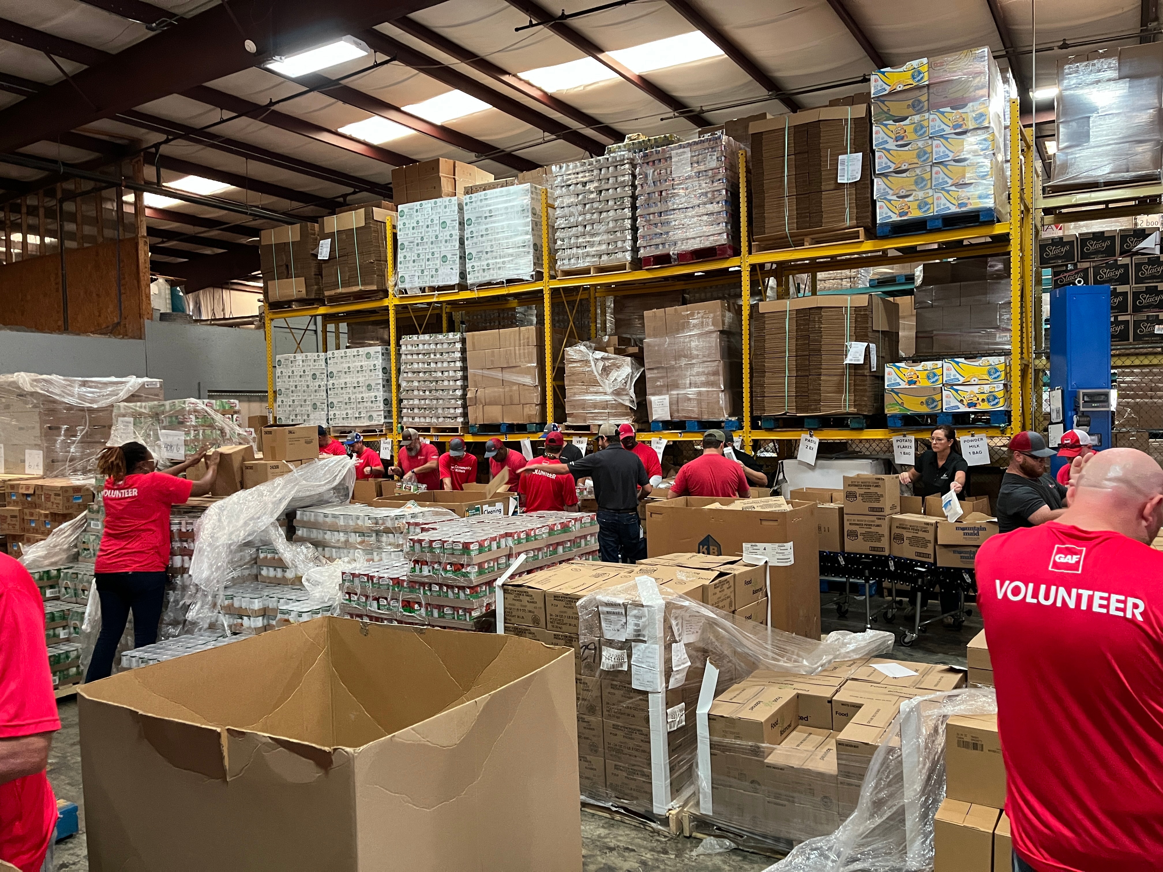 GAF Valdosta Plant Employees on Second Harvest Community Day