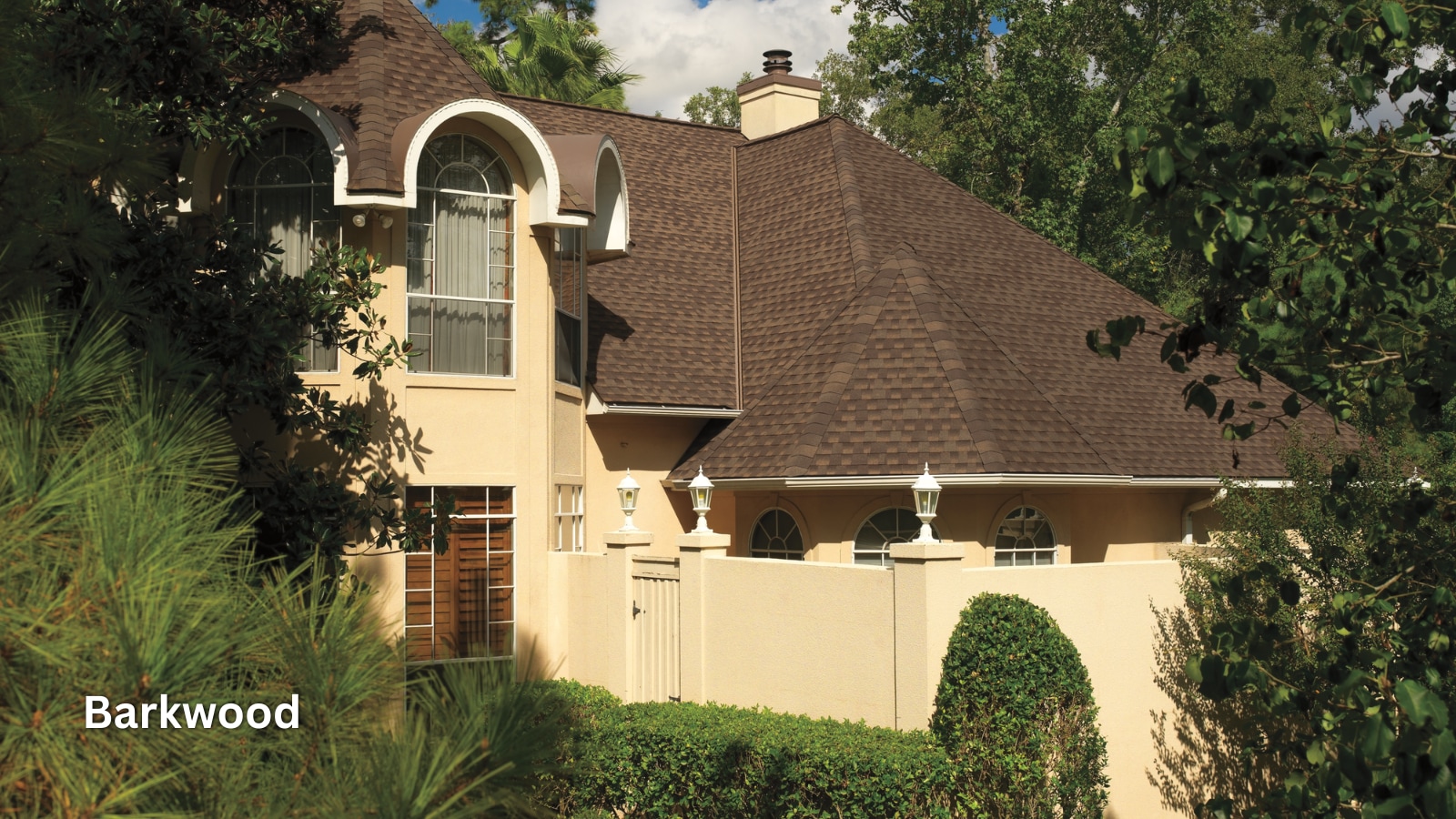 GAF Timberline HD shingles in the color Barkwood on the roof of  a home. 