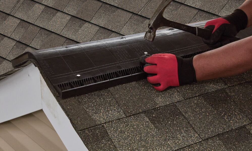 db086303-5069-4a5a-ad26-5d73a0ca3615 ridge vent installation on the roof of a house.
